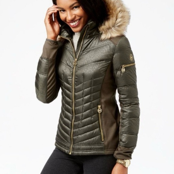 Michael Kors down jacket w/ removable hood - Picture 11 of 11